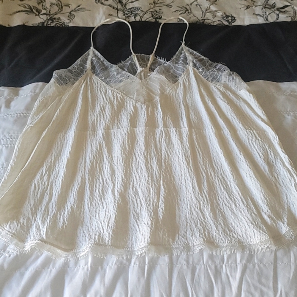 Raiser back crinkle creme camisole